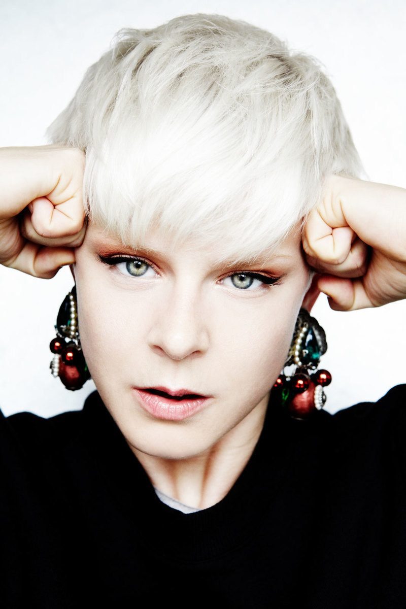 LUNDLUND : Robyn LUNDLUND : Robyn