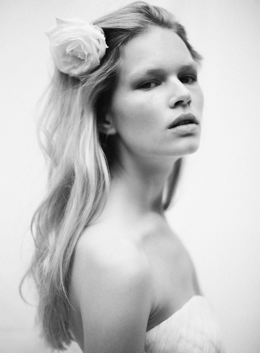 LUNDLUND : Anna Ewers LUNDLUND : Anna Ewers